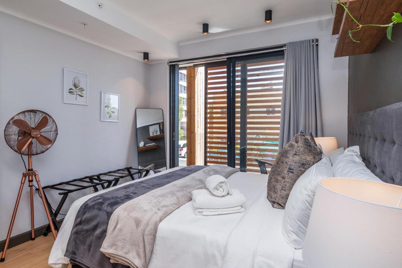 Luxurious Point Getaway Apartment Cape Town
